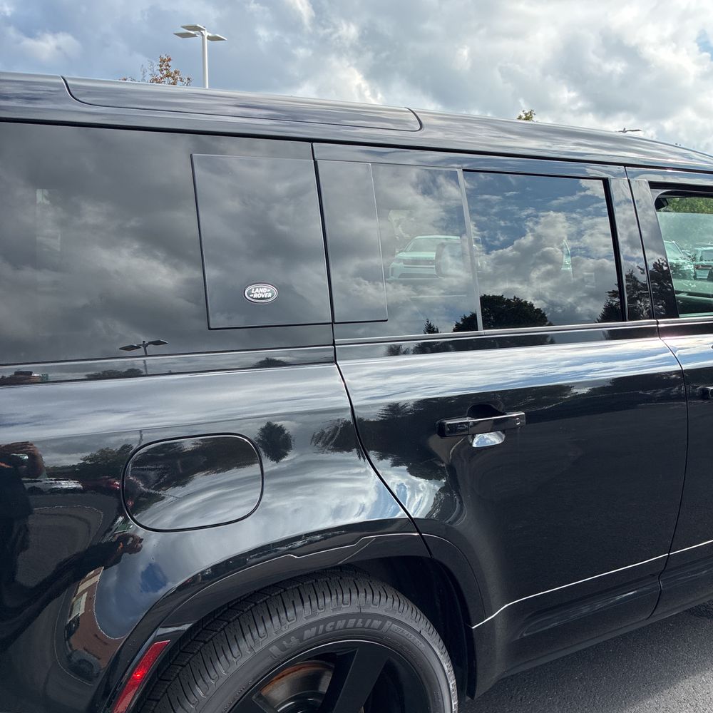 2023 Land Rover Defender 110 V8