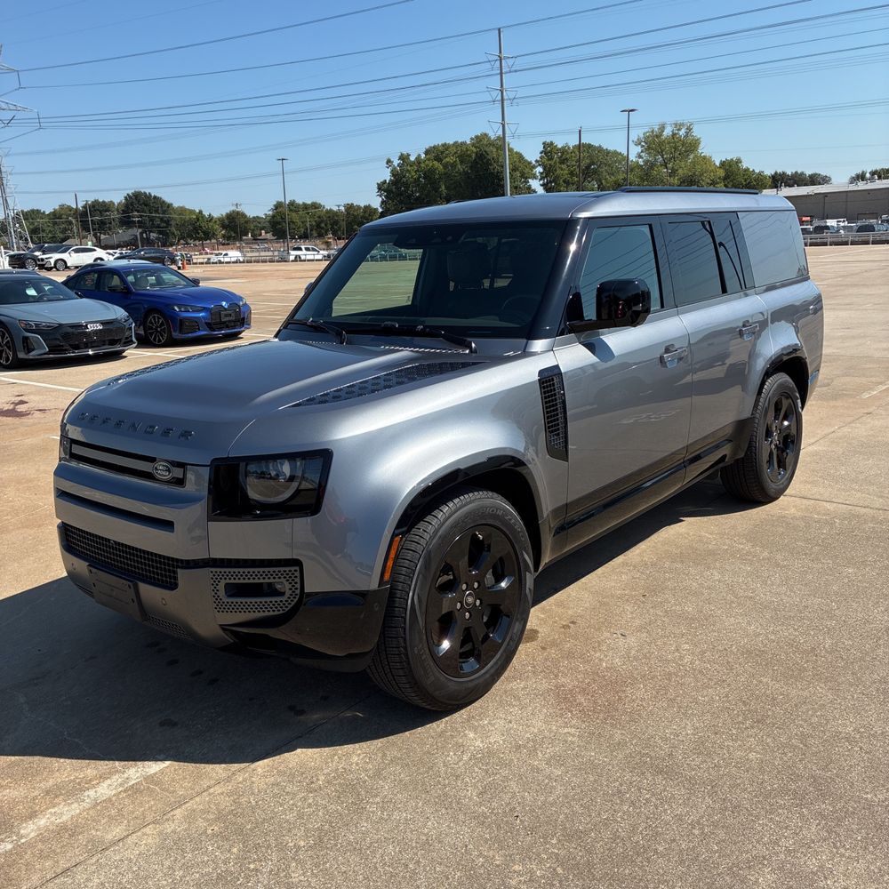 2024 Land Rover Defender 130 P400 Outbound