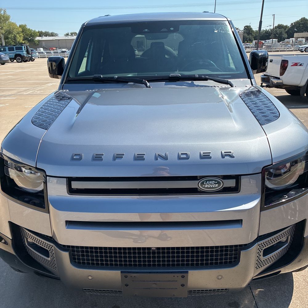 2024 Land Rover Defender 130 P400 Outbound