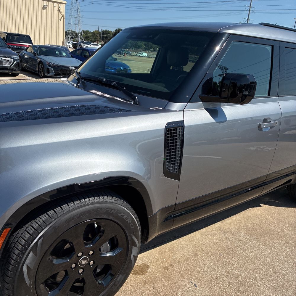 2024 Land Rover Defender 130 P400 Outbound