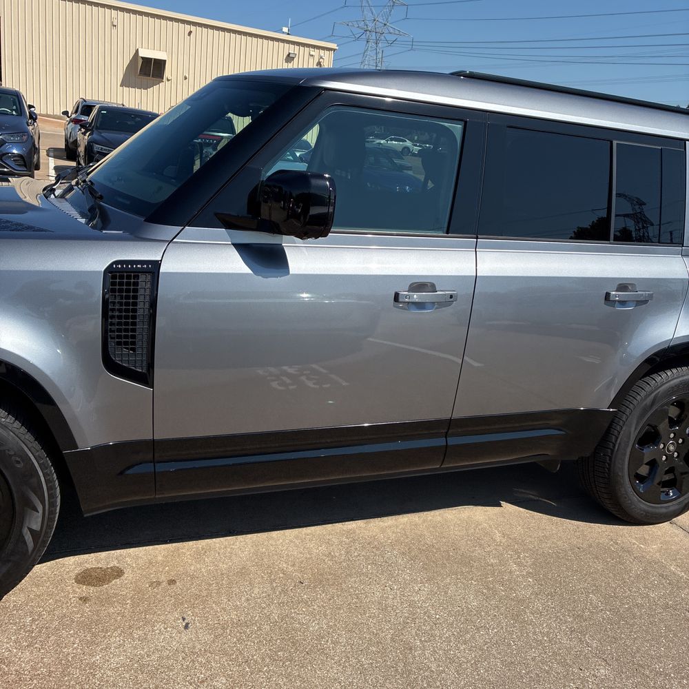 2024 Land Rover Defender 130 P400 Outbound