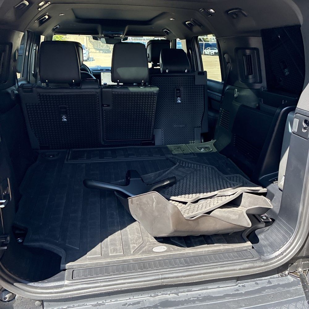 2024 Land Rover Defender 130 P400 Outbound