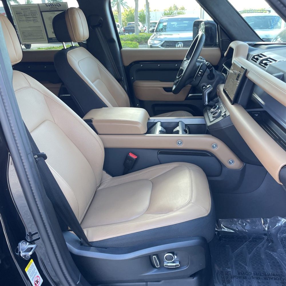 2025 Land Rover Defender 130 V8 P500