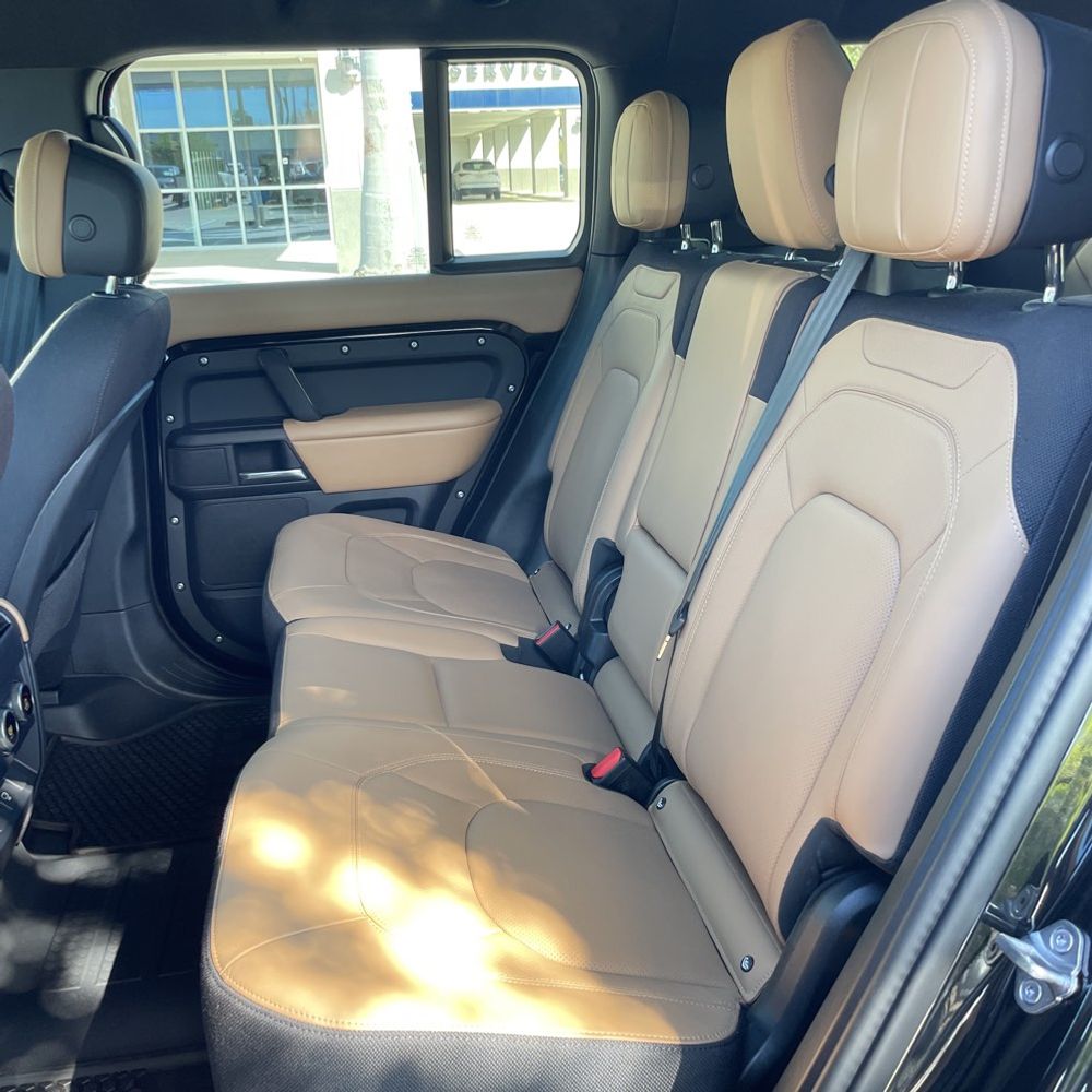 2025 Land Rover Defender 130 V8 P500