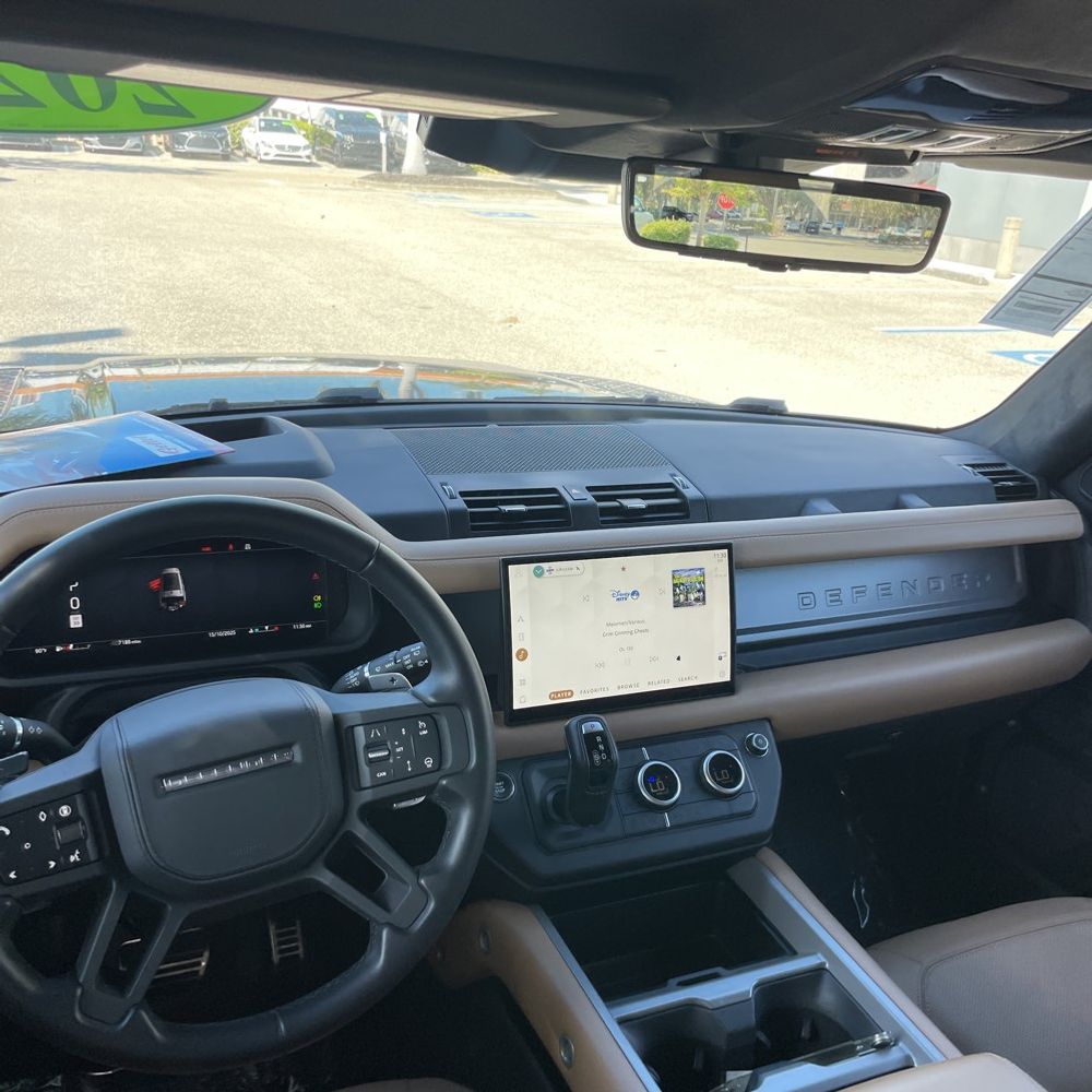 2025 Land Rover Defender 130 V8 P500