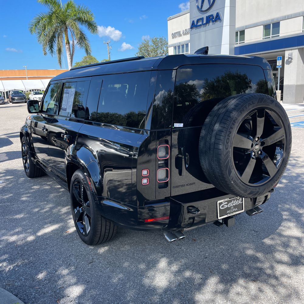 2025 Land Rover Defender 130 V8 P500