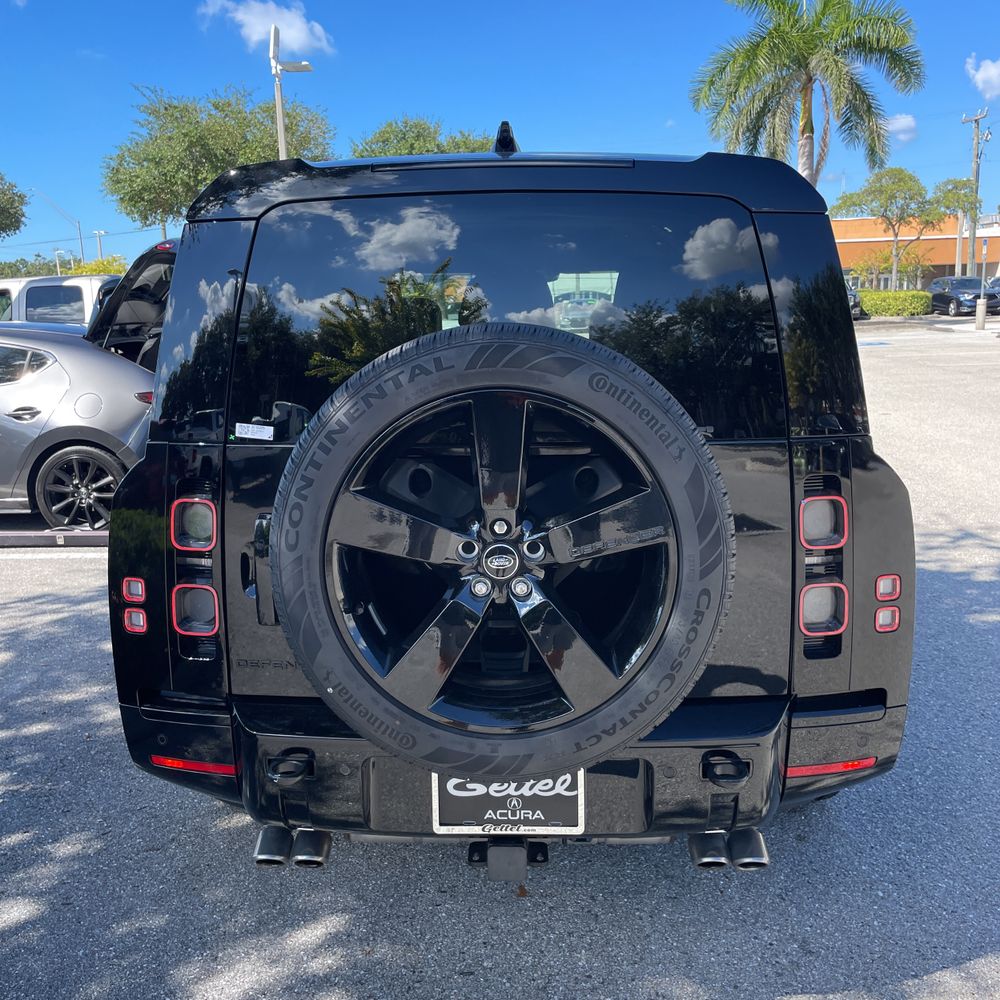2025 Land Rover Defender 130 V8 P500