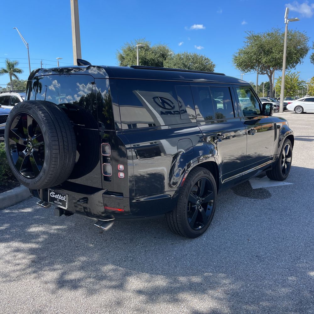 2025 Land Rover Defender 130 V8 P500