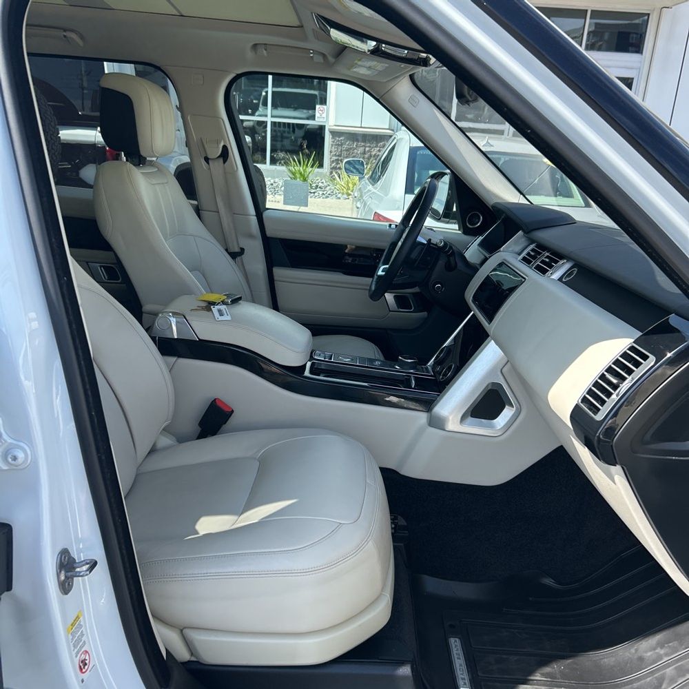2022 Land Rover Range Rover Base