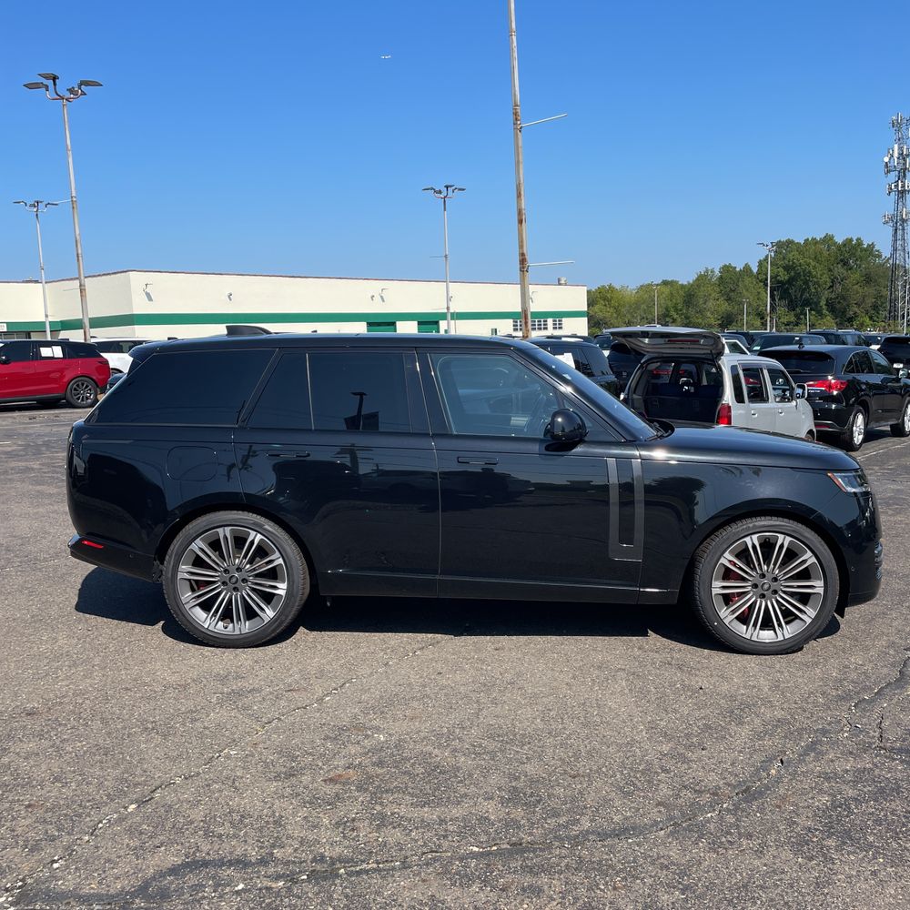 2023 Land Rover Range Rover SE