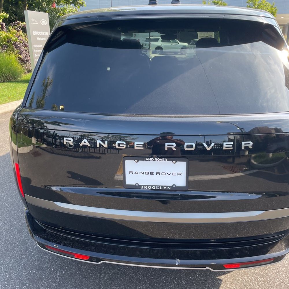 2025 Land Rover Range Rover SE P530