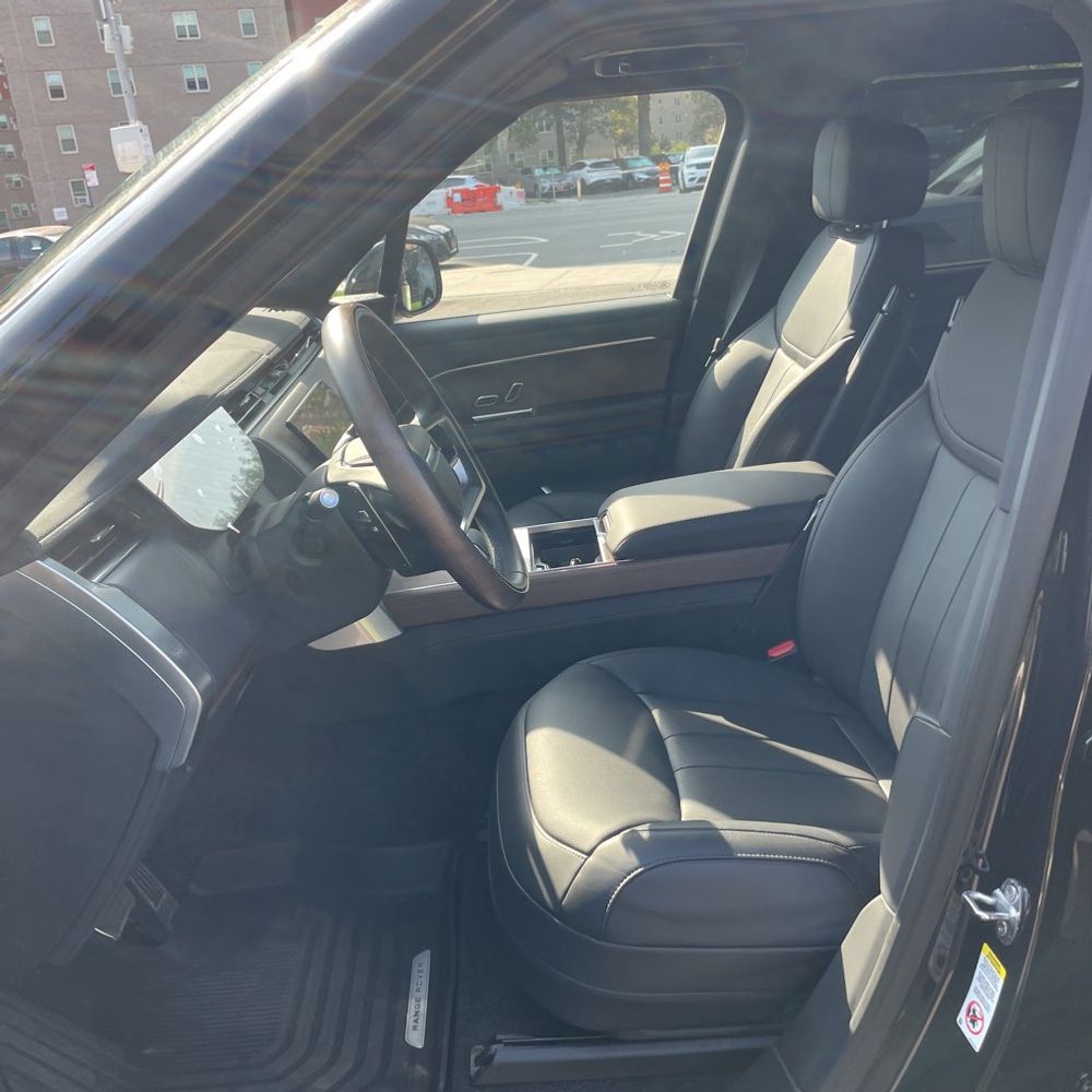 2025 Land Rover Range Rover SE P530