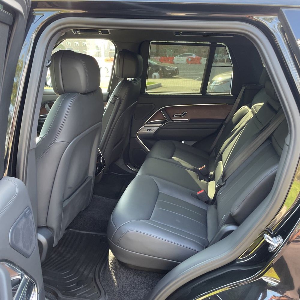 2025 Land Rover Range Rover SE P530