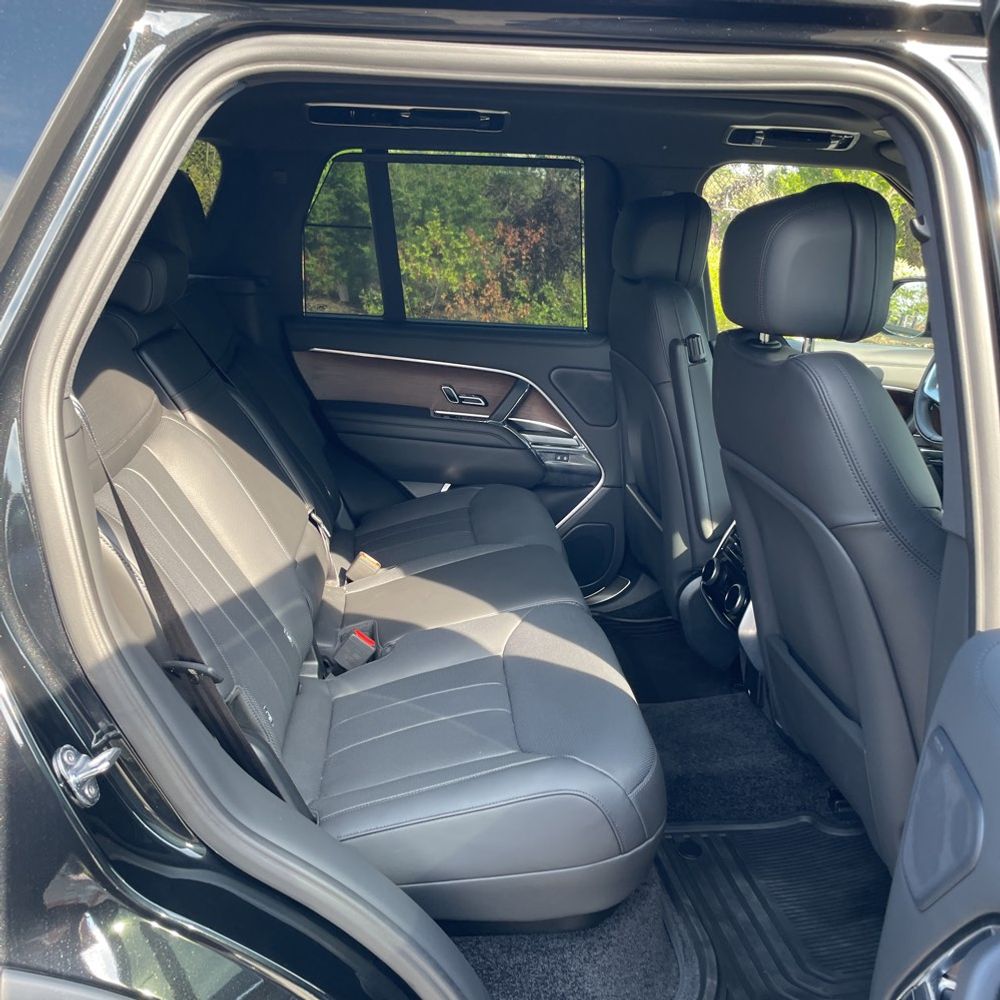 2025 Land Rover Range Rover SE P530