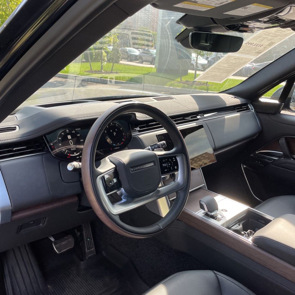 2025 Land Rover Range Rover SE P530