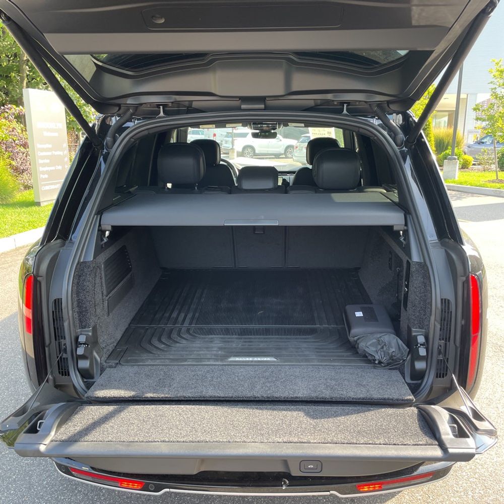 2025 Land Rover Range Rover SE P530