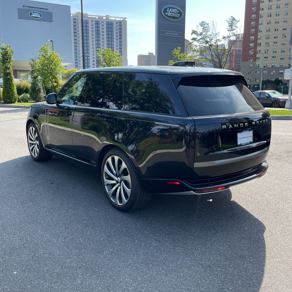 2025 Land Rover Range Rover SE P530