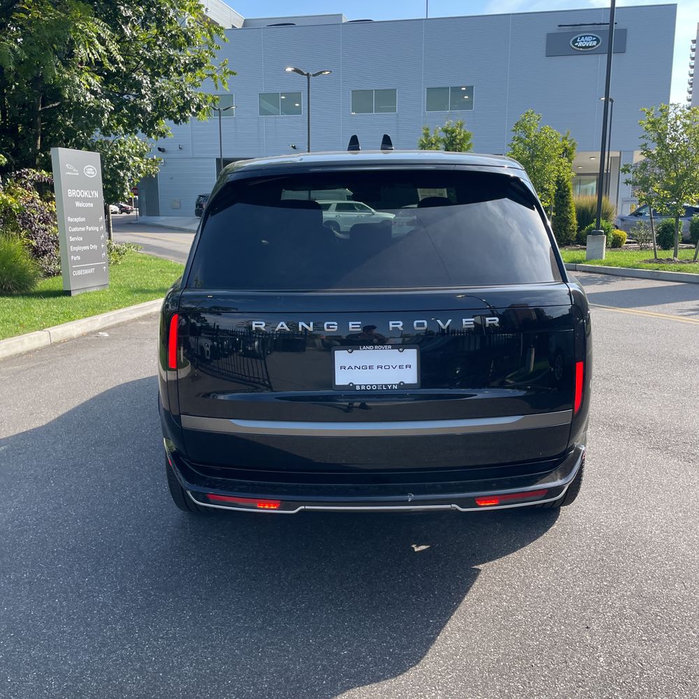 2025 Land Rover Range Rover SE P530