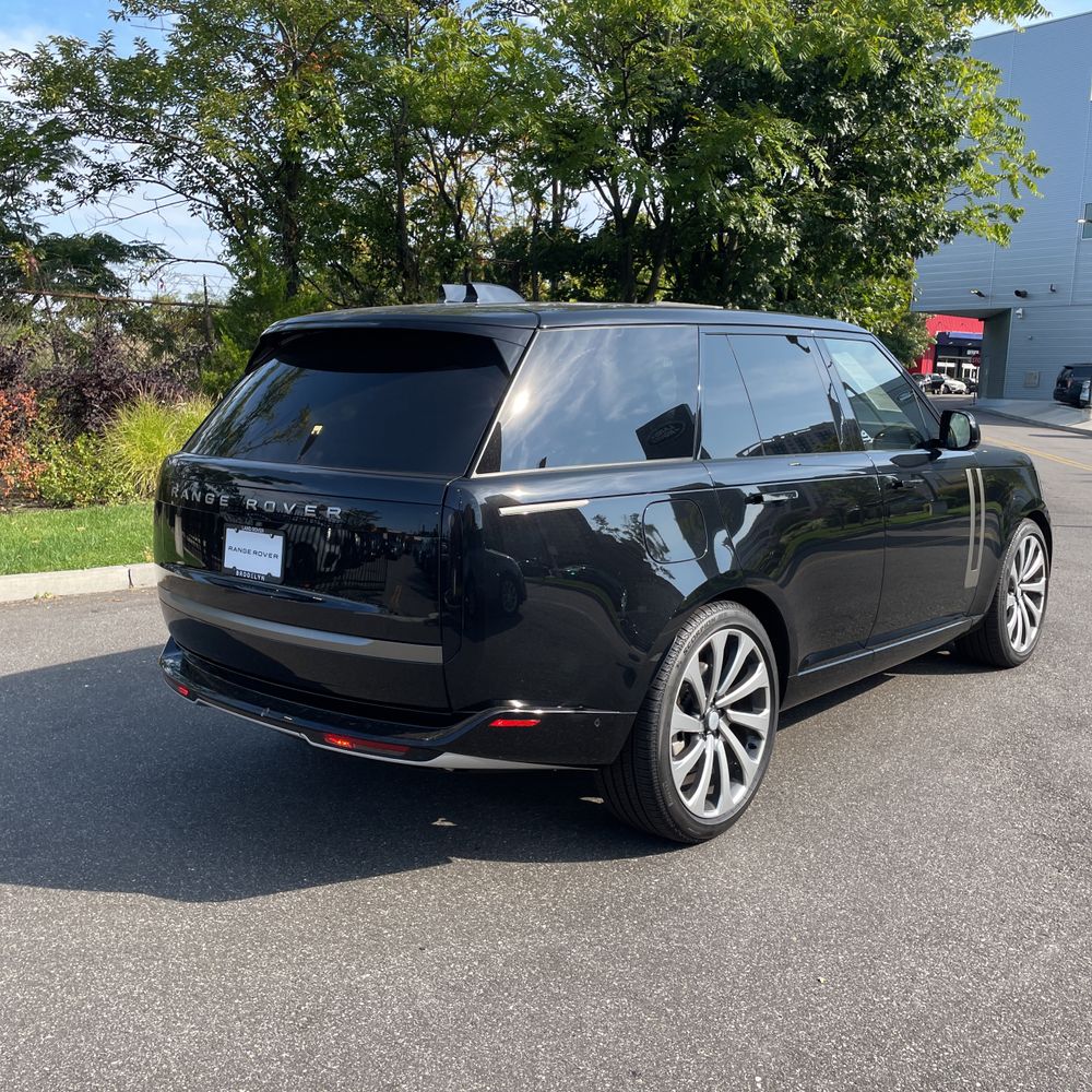 2025 Land Rover Range Rover SE P530