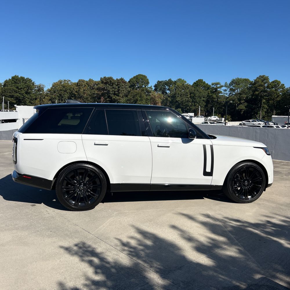 2022 Land Rover New Range Rover SE