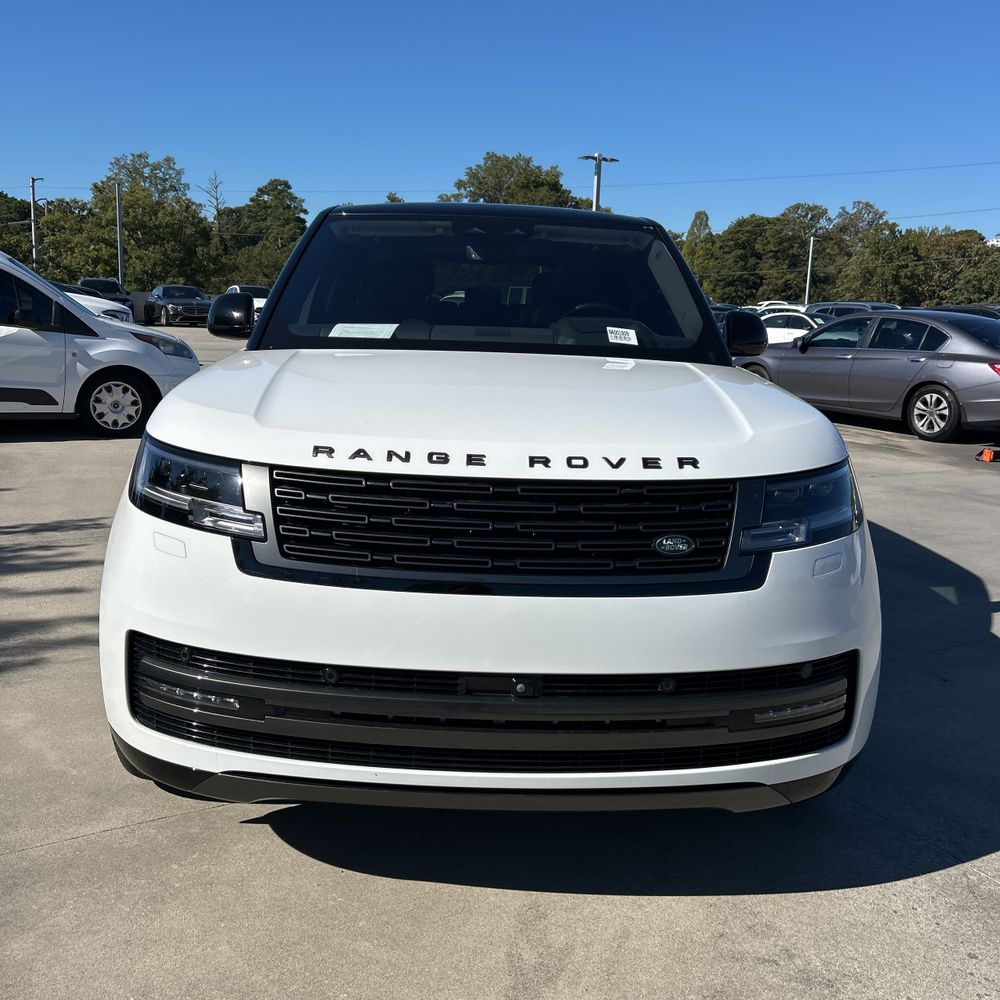 2022 Land Rover New Range Rover SE
