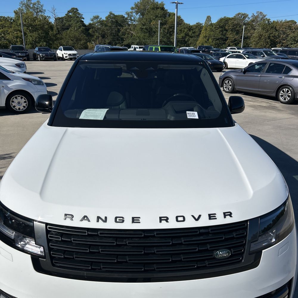 2022 Land Rover New Range Rover SE