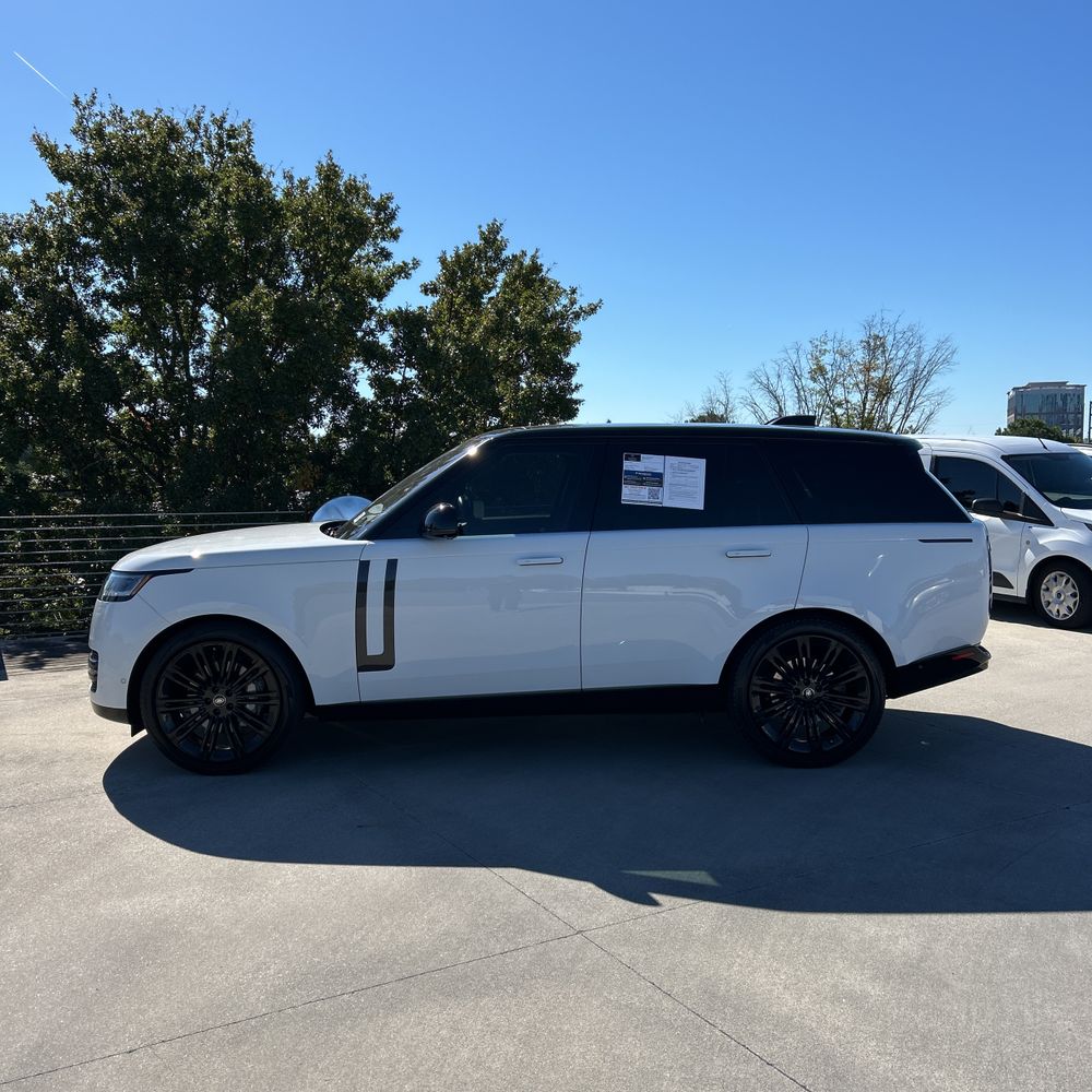 2022 Land Rover New Range Rover SE