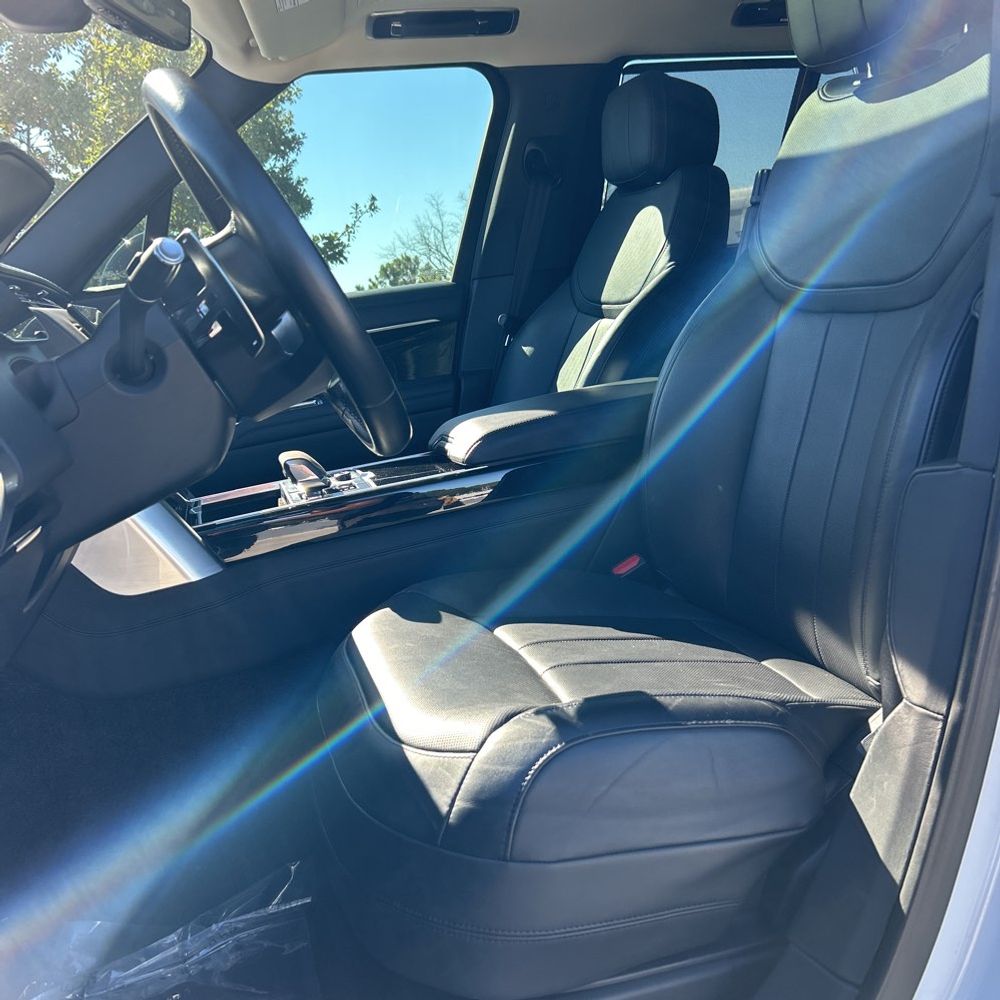 2022 Land Rover New Range Rover SE