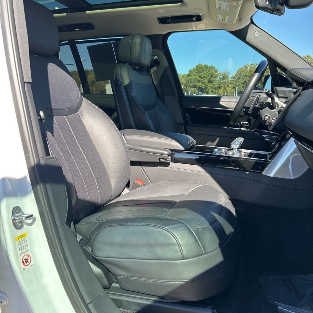 2022 Land Rover New Range Rover SE
