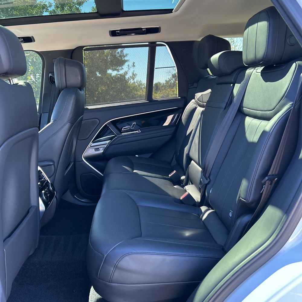 2022 Land Rover New Range Rover SE