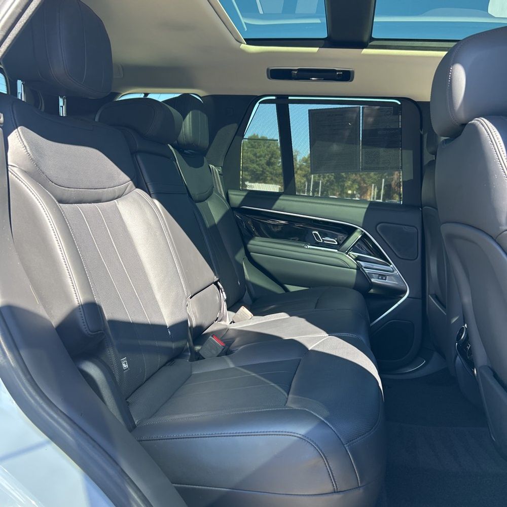 2022 Land Rover New Range Rover SE