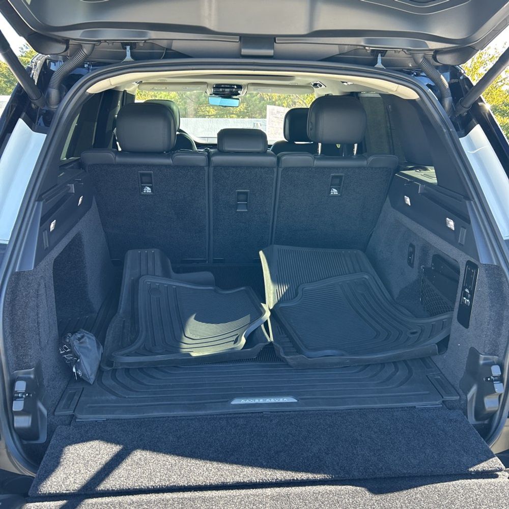 2022 Land Rover New Range Rover SE