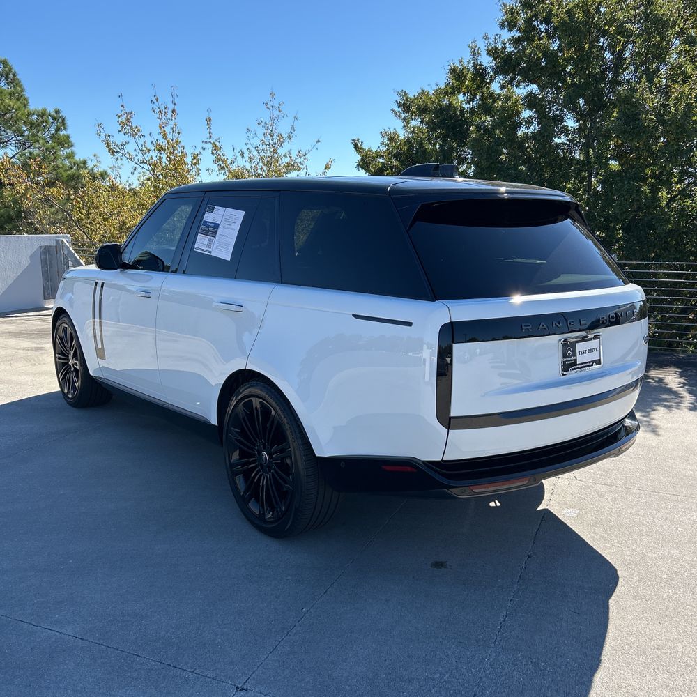 2022 Land Rover New Range Rover SE