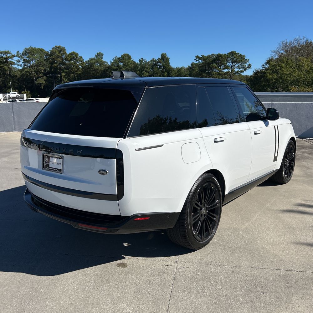 2022 Land Rover New Range Rover SE