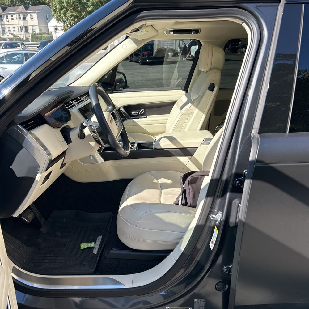 2023 Land Rover Range Rover SE