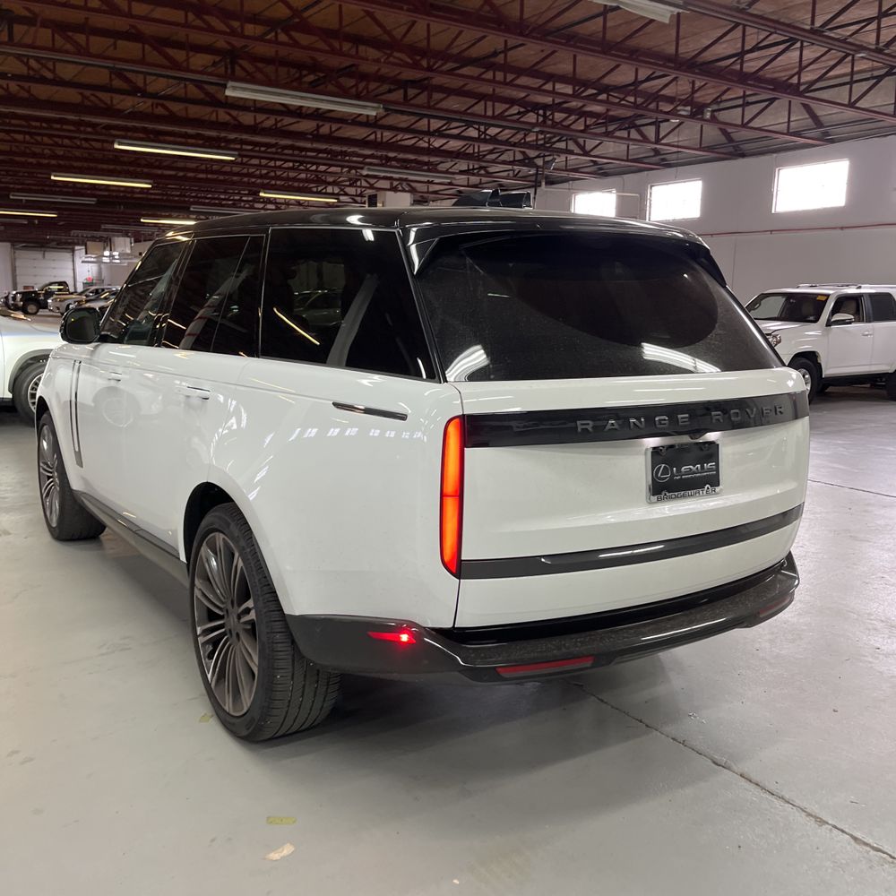 2025 Land Rover Range Rover P400 SE
