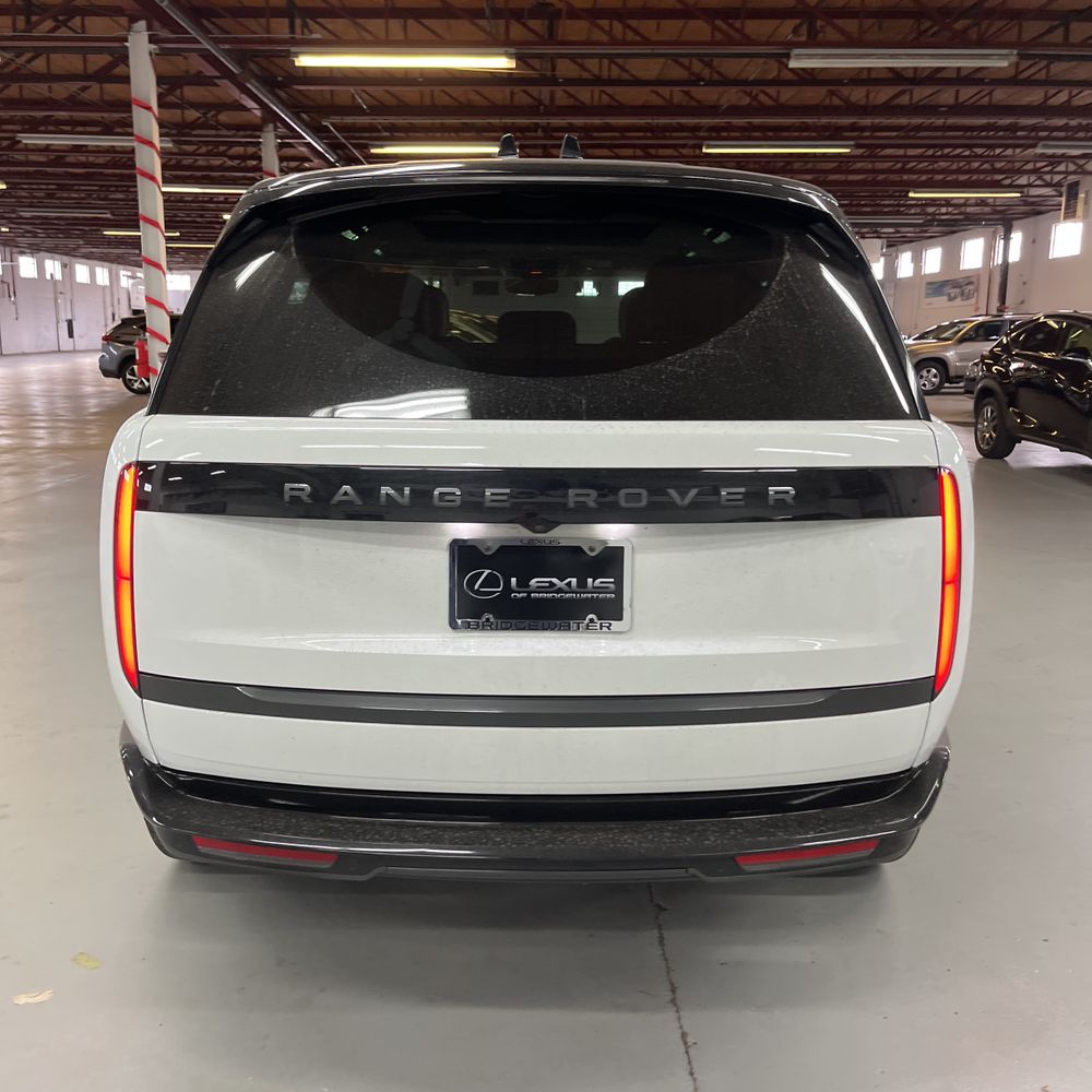 2025 Land Rover Range Rover P400 SE