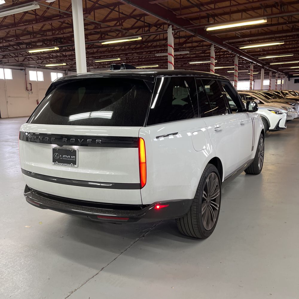 2025 Land Rover Range Rover P400 SE
