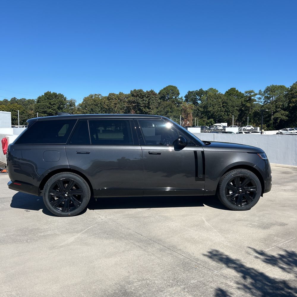 2023 Land Rover Range Rover P530 SE LWB