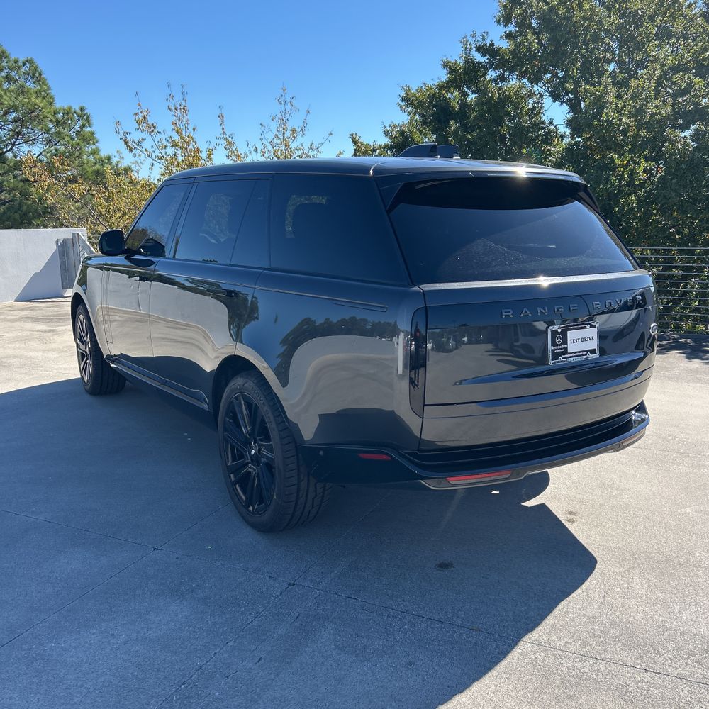 2023 Land Rover Range Rover P530 SE LWB