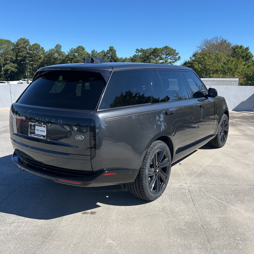 2023 Land Rover Range Rover P530 SE LWB
