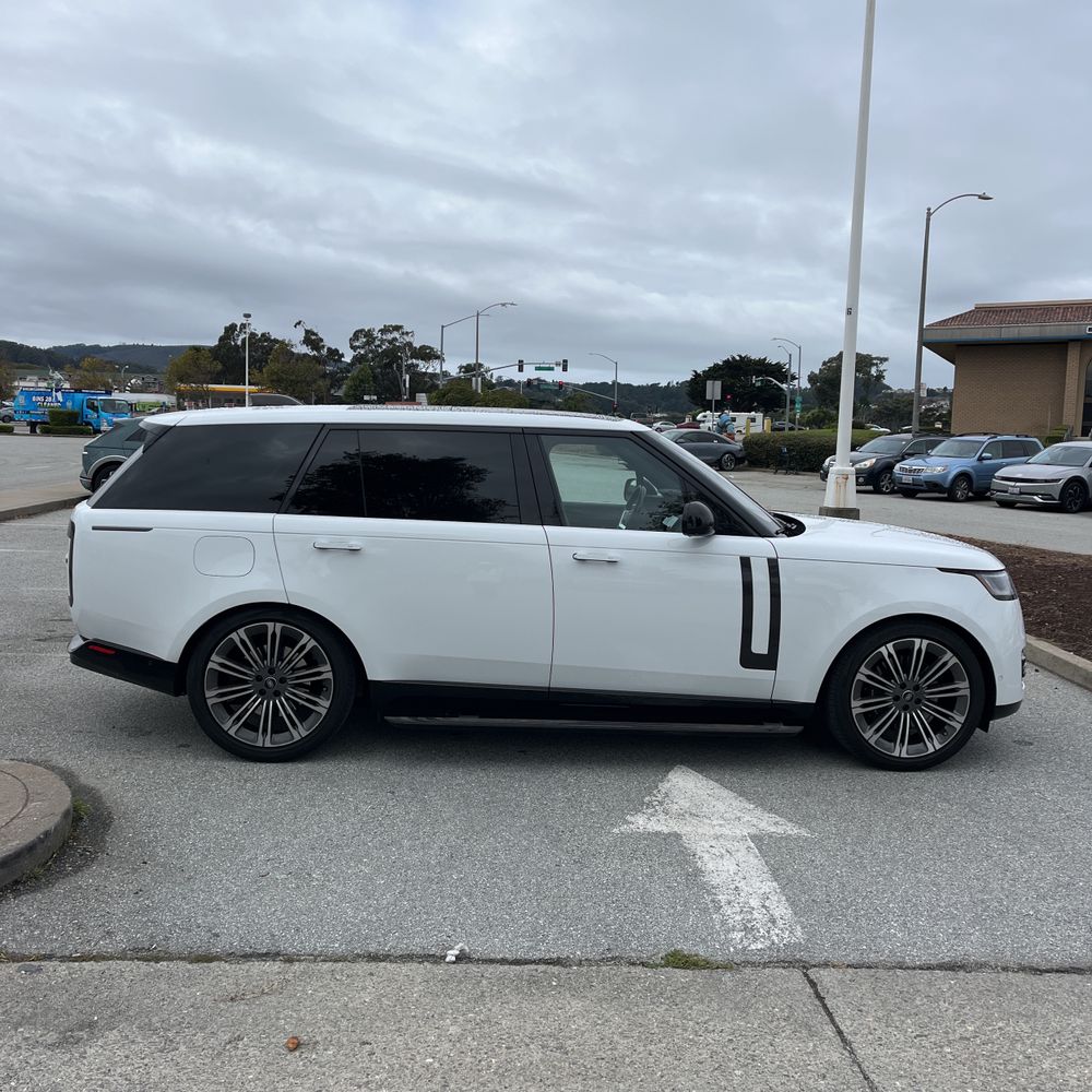 2023 Land Rover Range Rover SE