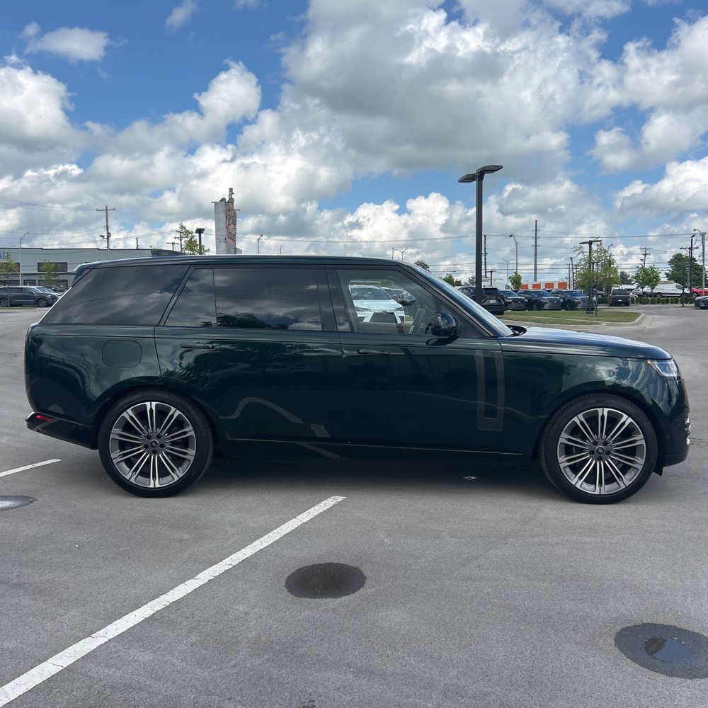2025 Land Rover Range Rover P530 SE LWB