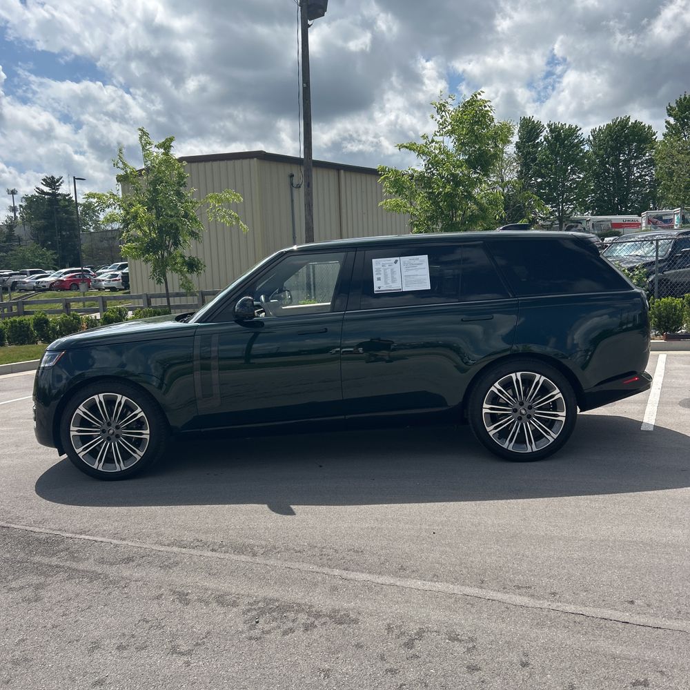 2025 Land Rover Range Rover P530 SE LWB