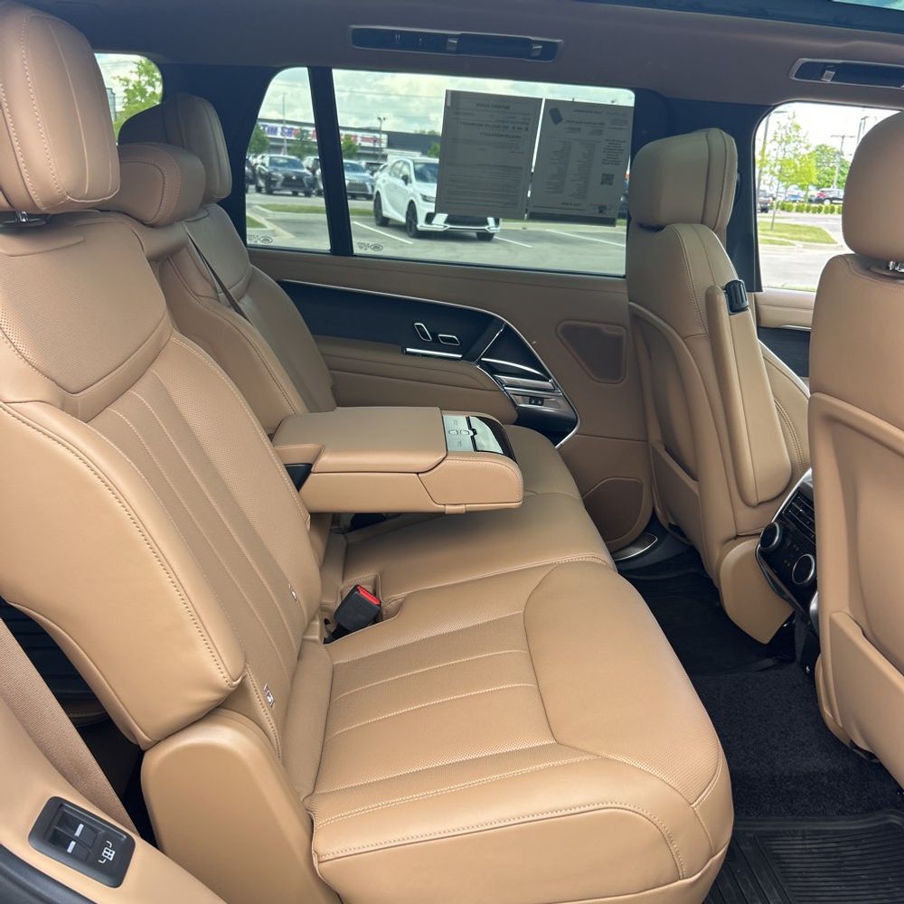 2025 Land Rover Range Rover P530 SE LWB