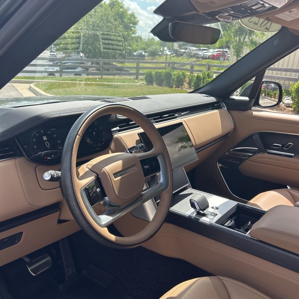 2025 Land Rover Range Rover P530 SE LWB