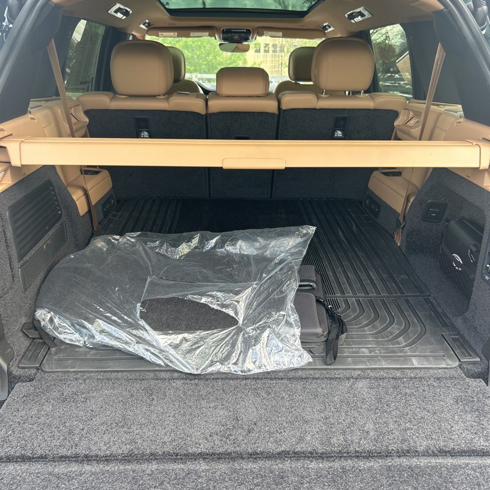 2025 Land Rover Range Rover P530 SE LWB