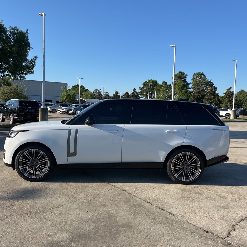 2024 Land Rover Range Rover SE P400