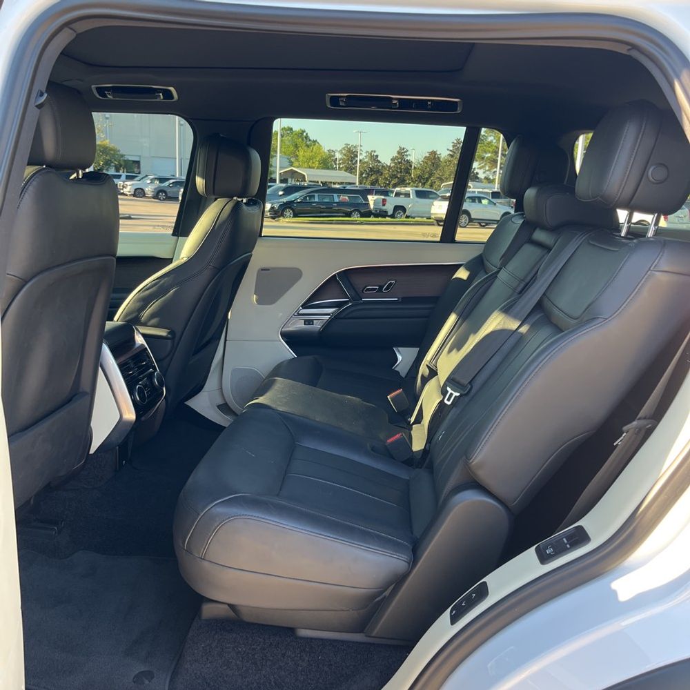 2024 Land Rover Range Rover SE P400