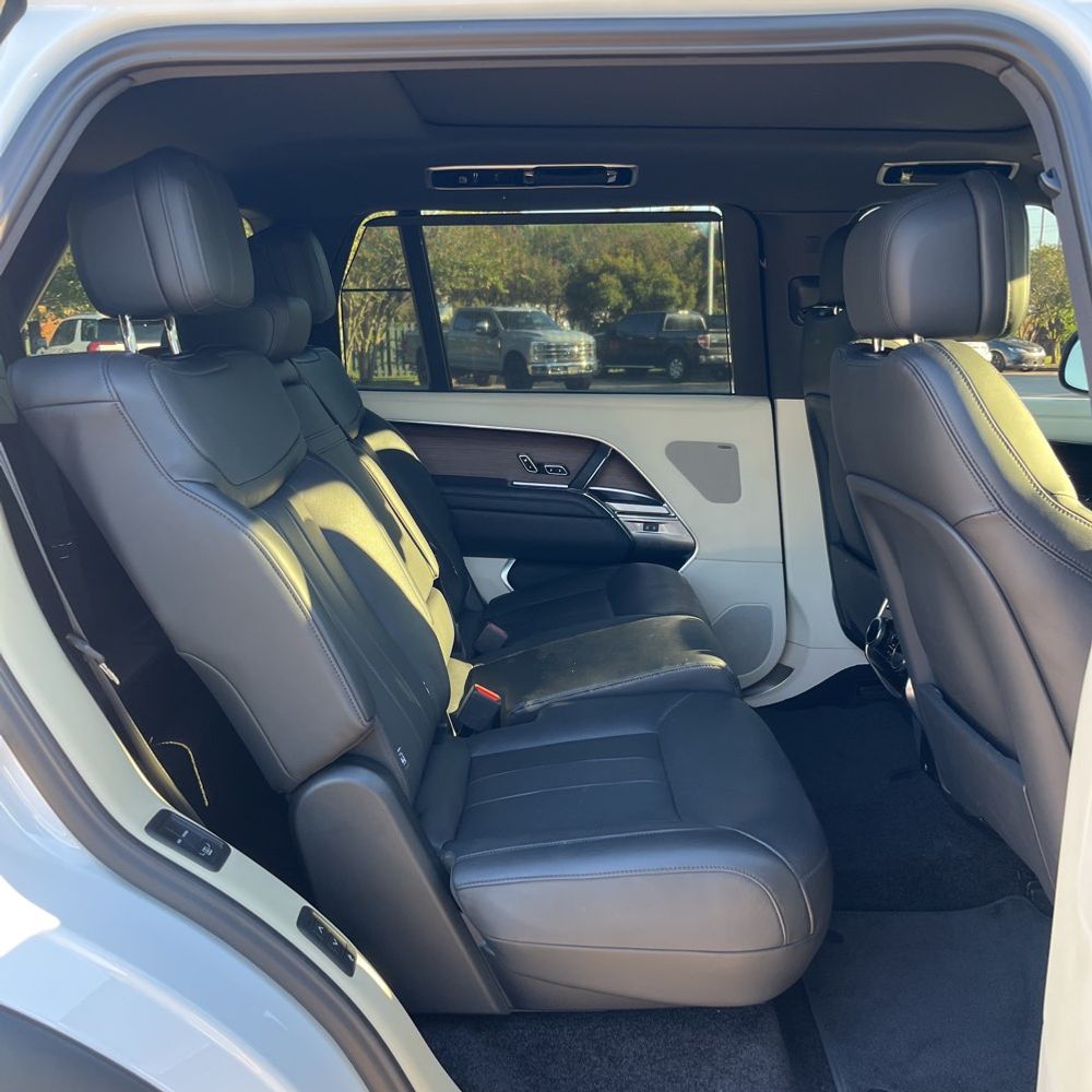 2024 Land Rover Range Rover SE P400